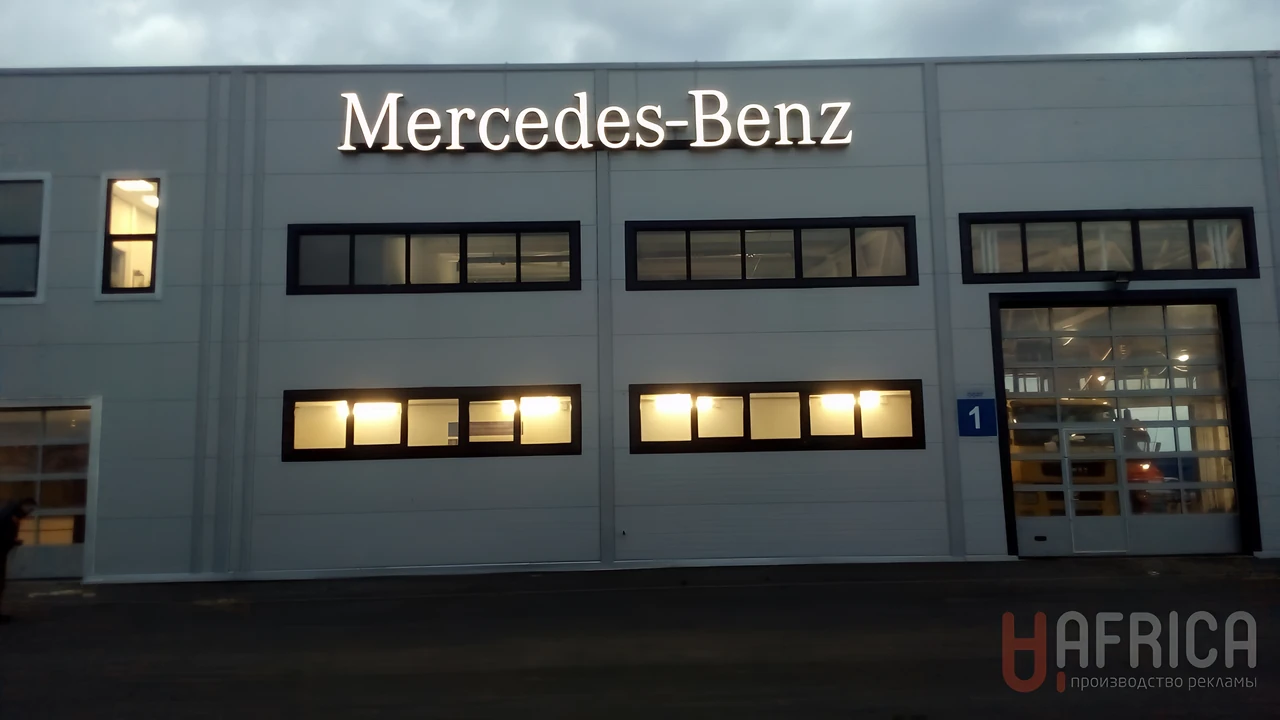 Вывеска Mercedes-Benz