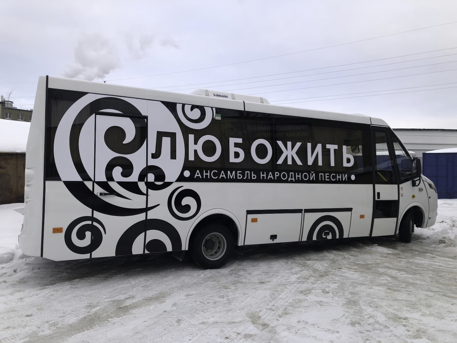 Брендирование автобуса ЛюбоЖить в Воронеже — оклейка с фирменным дизайном